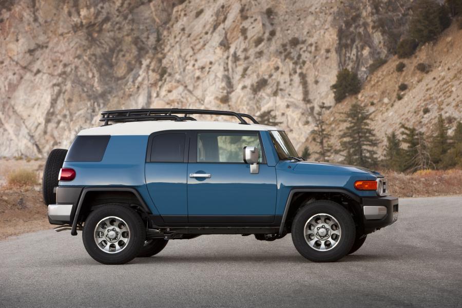  Toyota FJ Cruiser 2012 года  (фото 22 из 44)